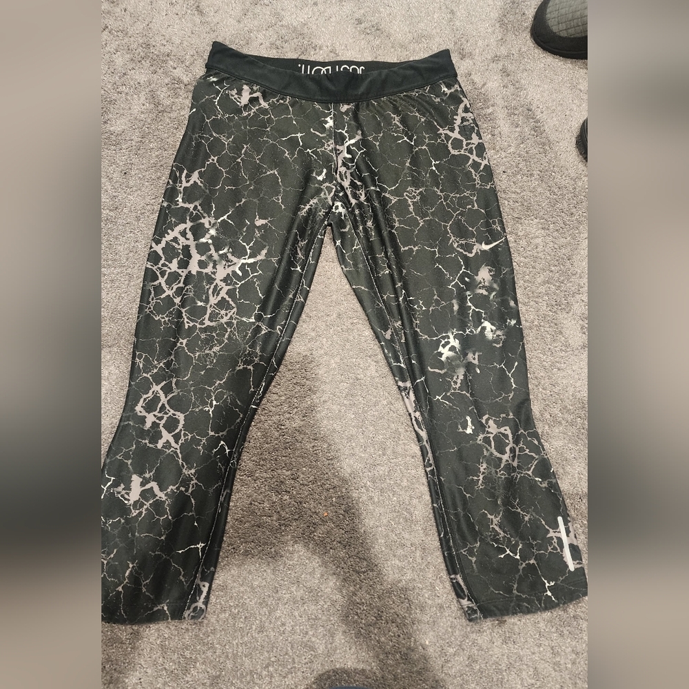 Nike Black & Gray Marble-Print Leggings